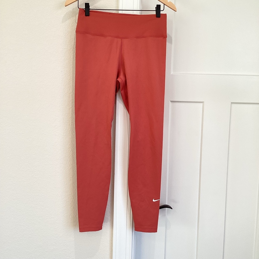 Nike Dri-Fit Leggings Athletic Activewear New Without Tags Medium Salmon